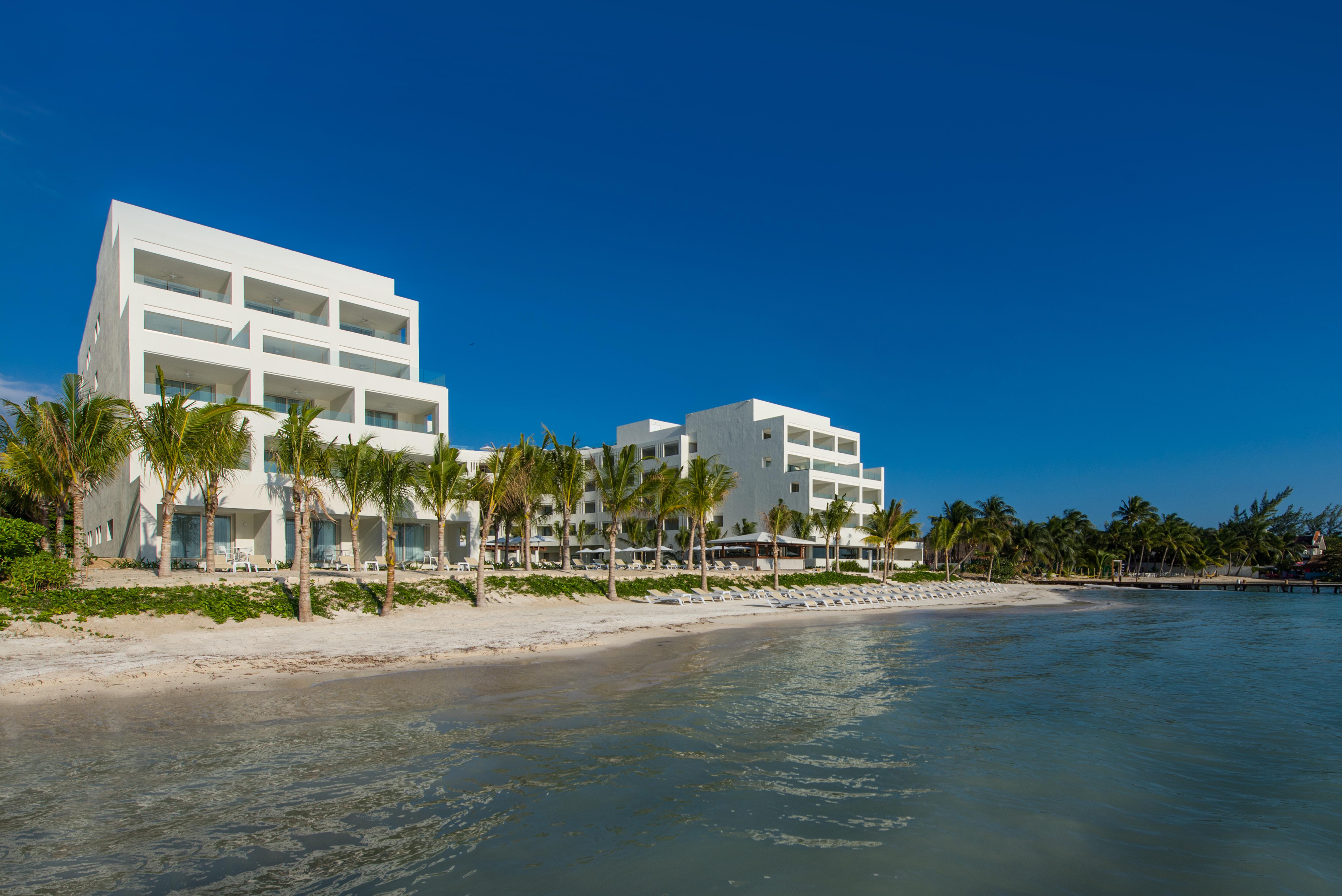 Izla Front Hotel
